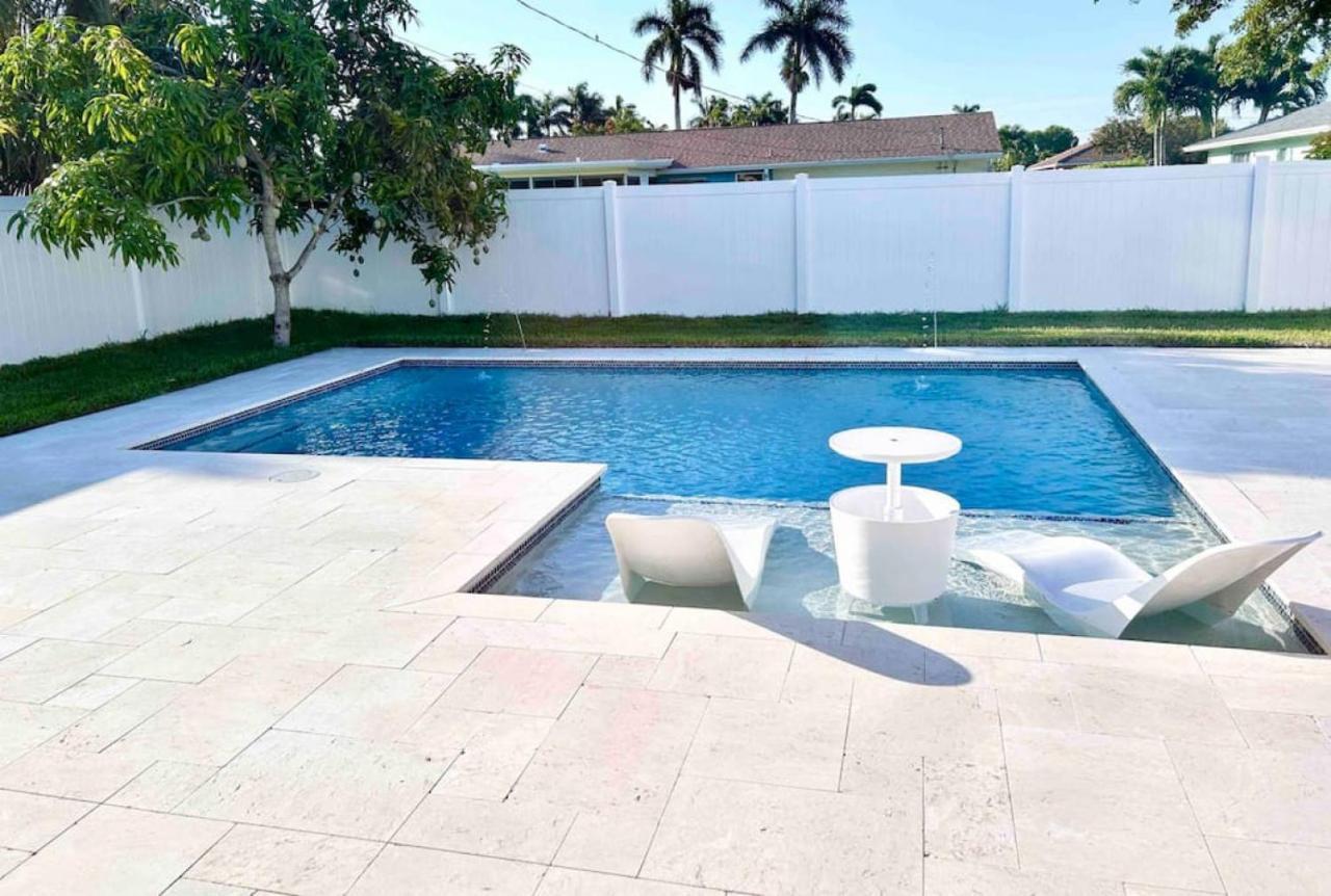 102nd Christina Jason Maria Moore And Sea Pool * Naples
