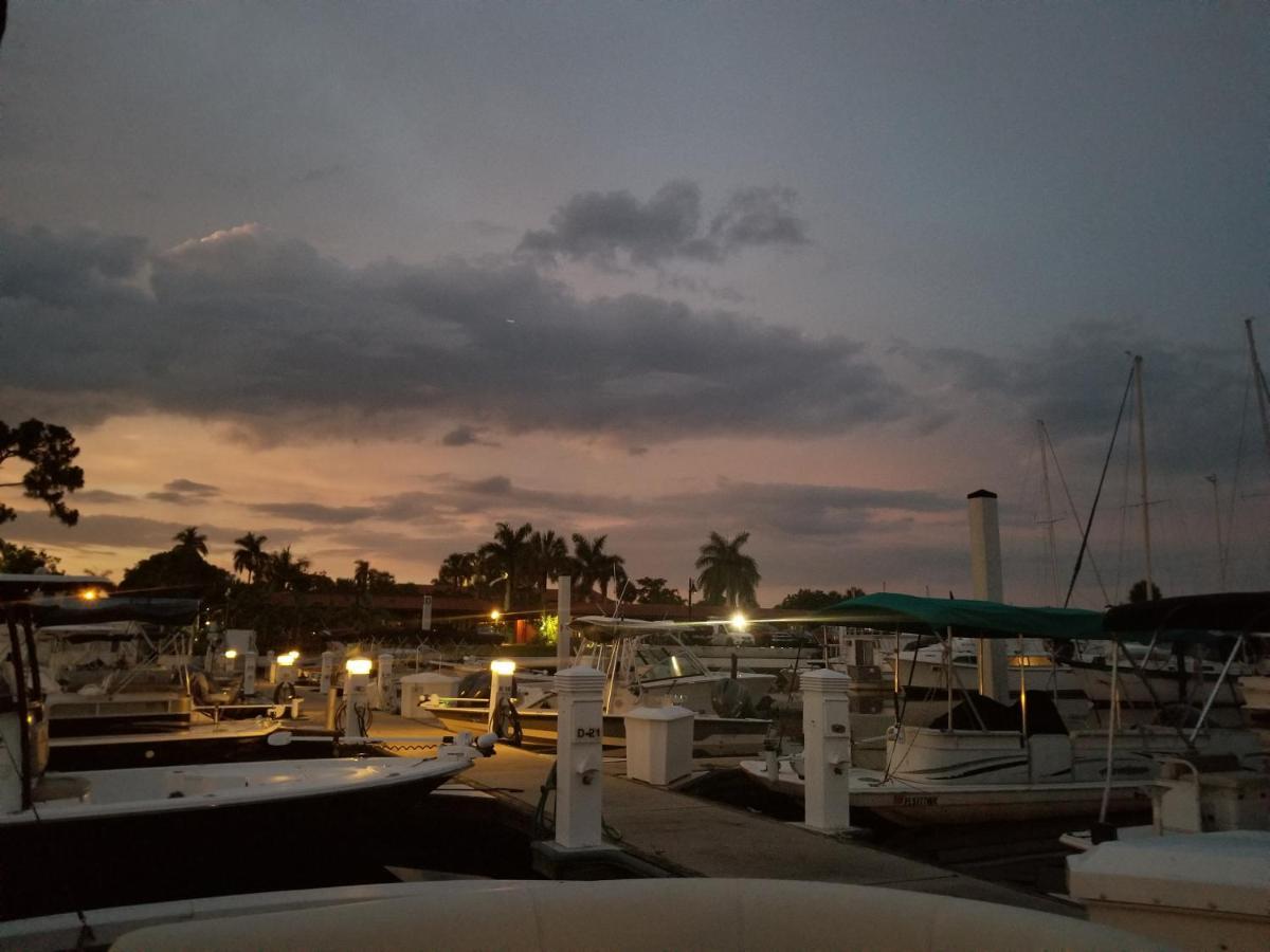 Apartment Marina Getaway On The Water!