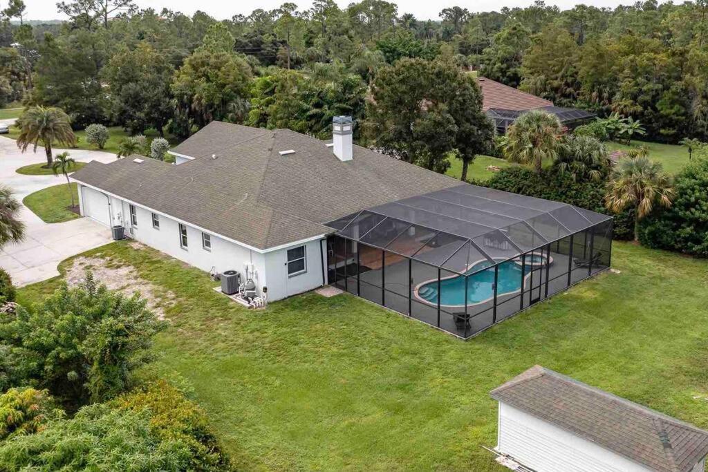 Luxury Home, Close To The And Heated Pool. Holiday home *