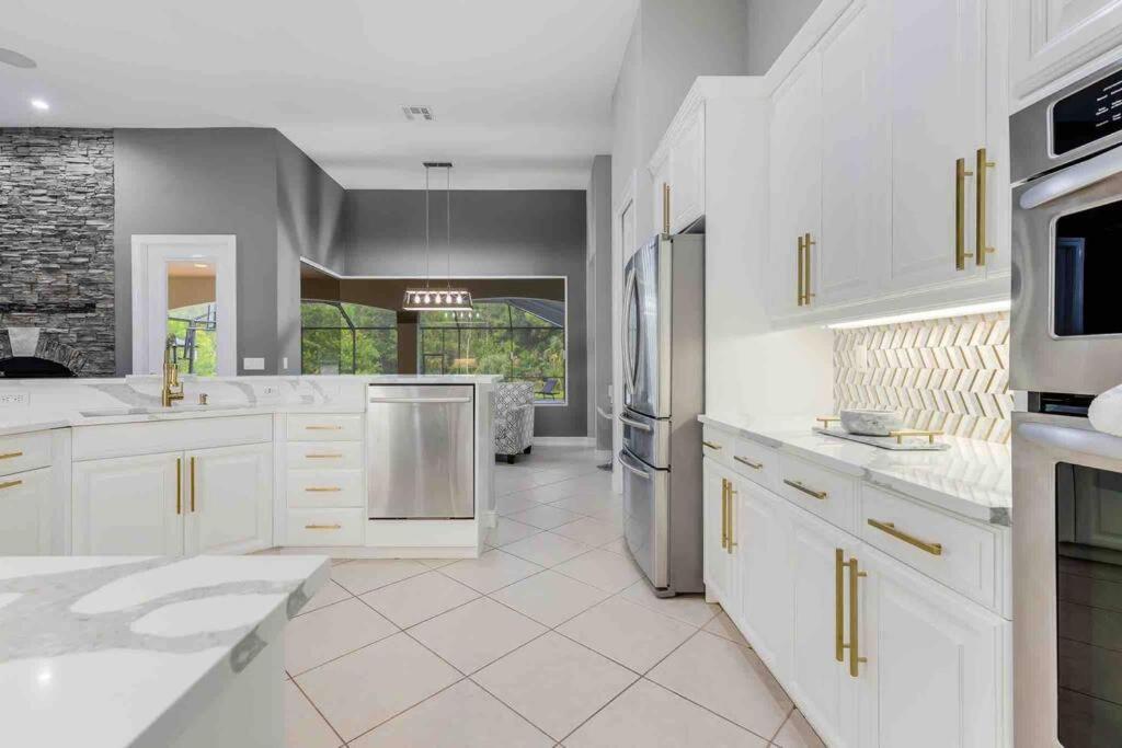 Luxury Home, Close To The And Heated Pool. * Naples