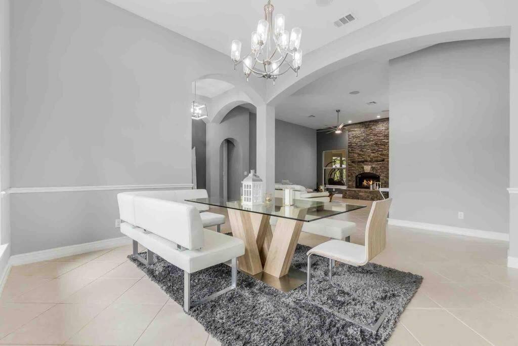 Luxury Home, Close To The And Heated Pool.