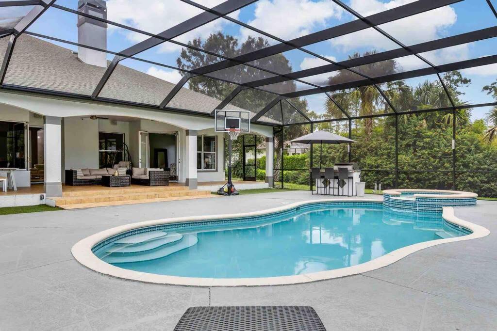Holiday home Luxury Home, Close To The And Heated Pool. *