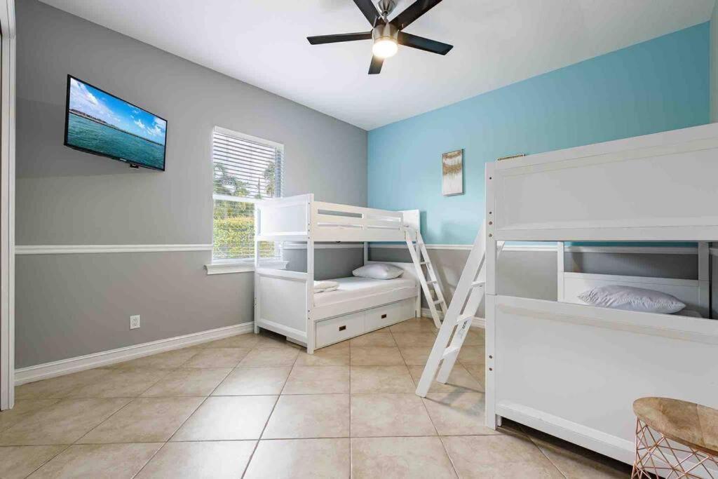 Luxury Home, Close To The And Heated Pool.