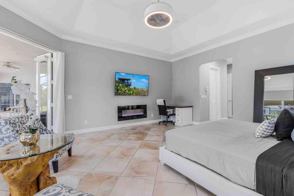 Holiday home Luxury Home, Close To The And Heated Pool. *