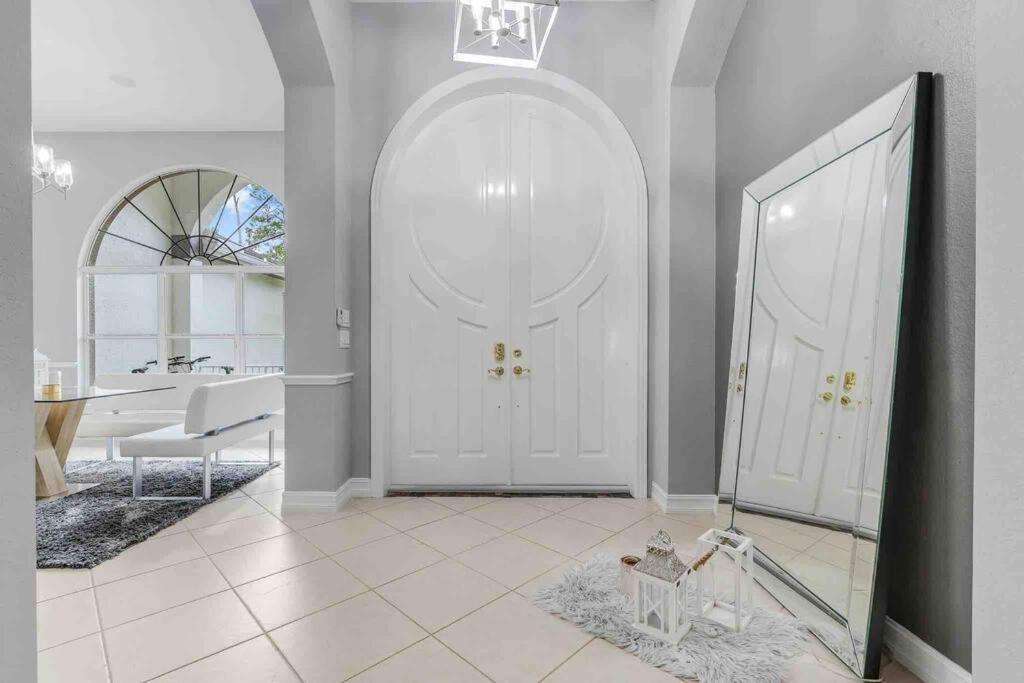 Holiday home Luxury Home, Close To The And Heated Pool. *