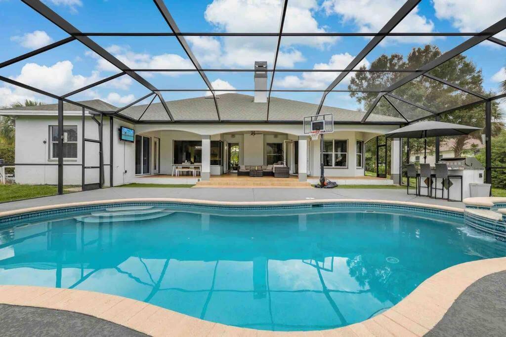 Holiday home Luxury Home, Close To The And Heated Pool.