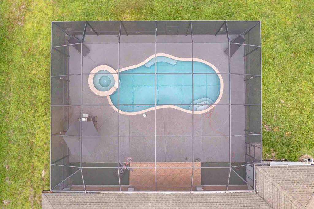 Luxury Home, Close To The And Heated Pool. Holiday home