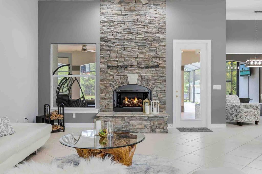 Luxury Home, Close To The And Heated Pool. Holiday home *
