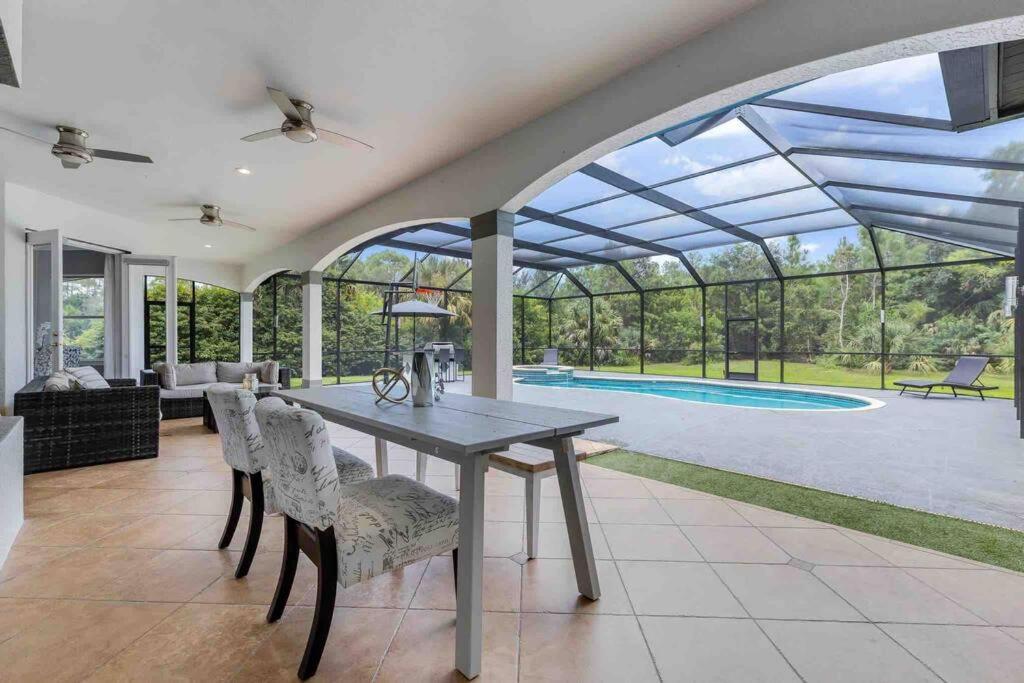 Luxury Home, Close To The And Heated Pool. Holiday home Naples
