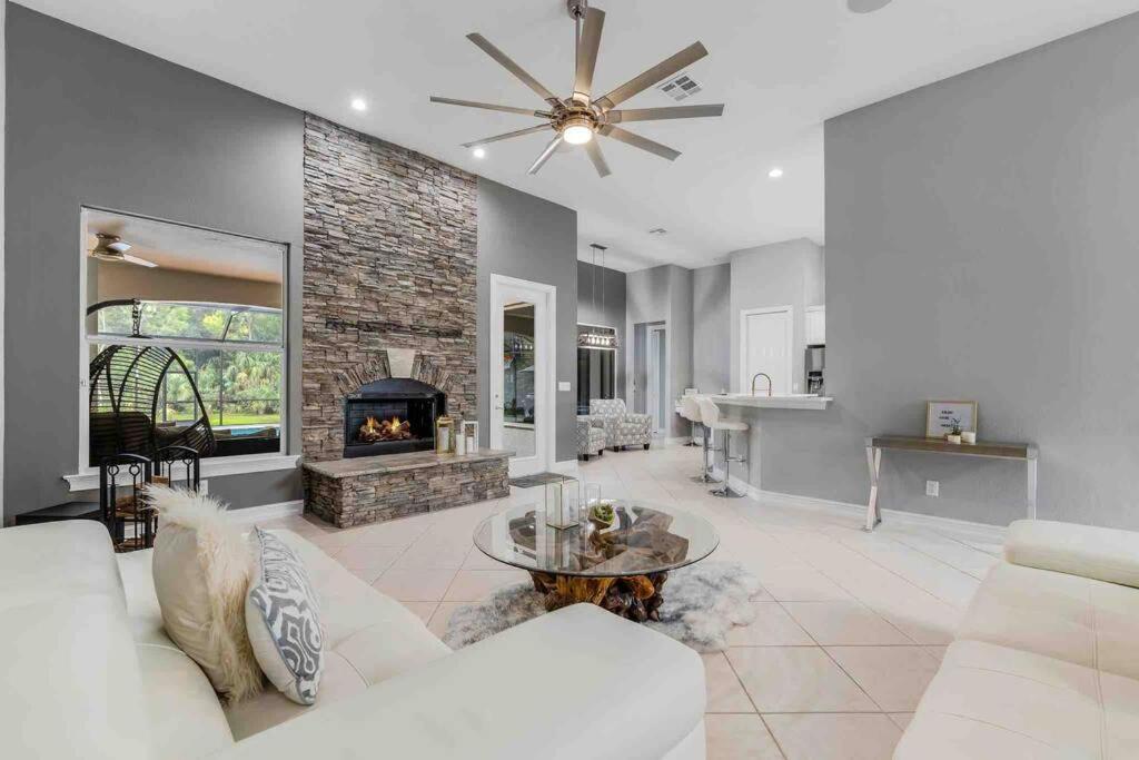 Luxury Home, Close To The And Heated Pool.