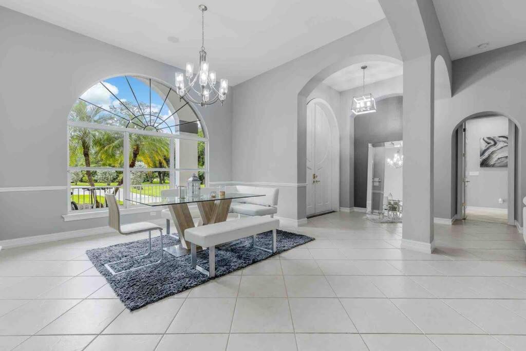 Luxury Home, Close To The And Heated Pool.
