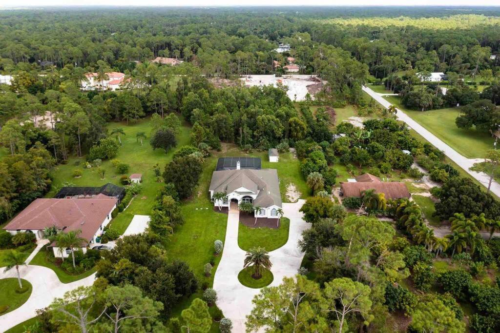 Luxury Home, Close To The And Heated Pool.