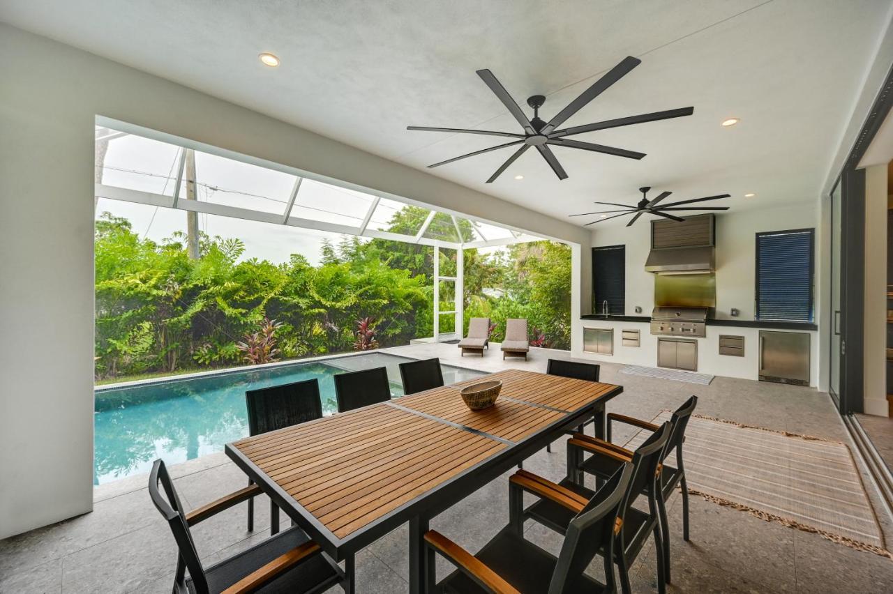 Contemporary With Outdoor Kitchen And Pool Holiday home