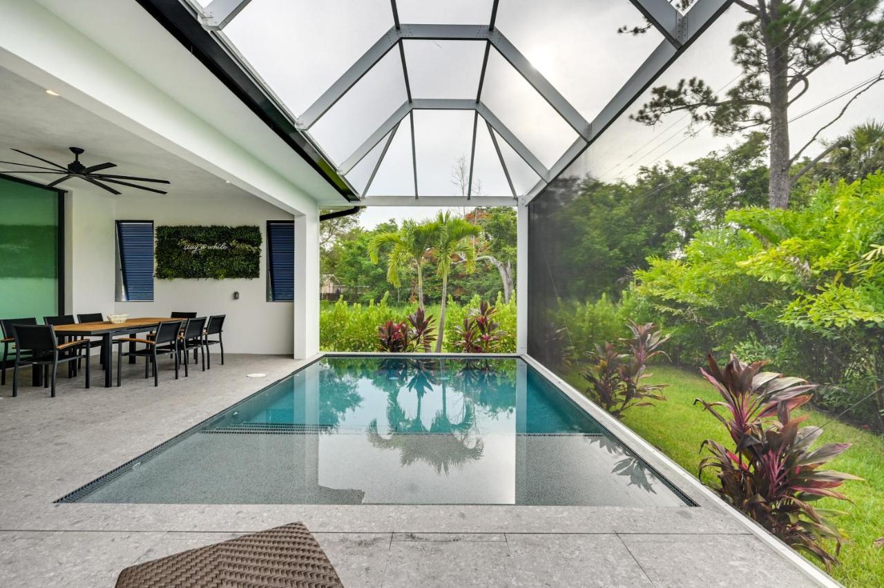 Contemporary With Outdoor Kitchen And Pool * Naples