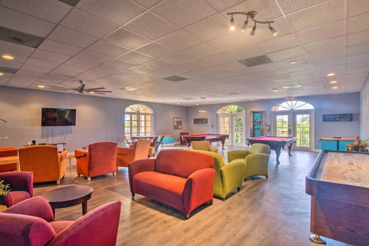 With Community Pool And Tennis Courts! Naples