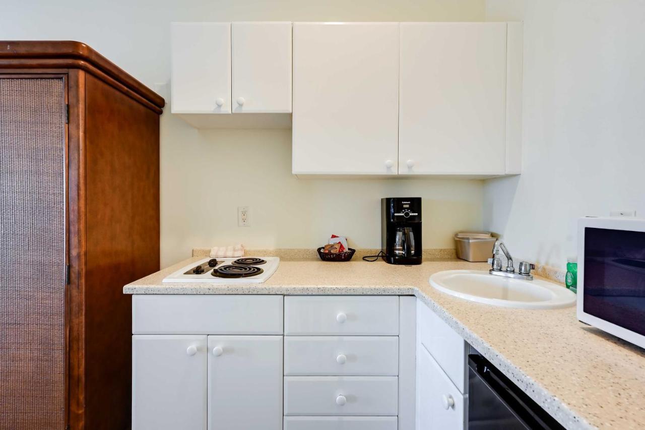 Sunny Escape With Heated Community Pool! Apartment *