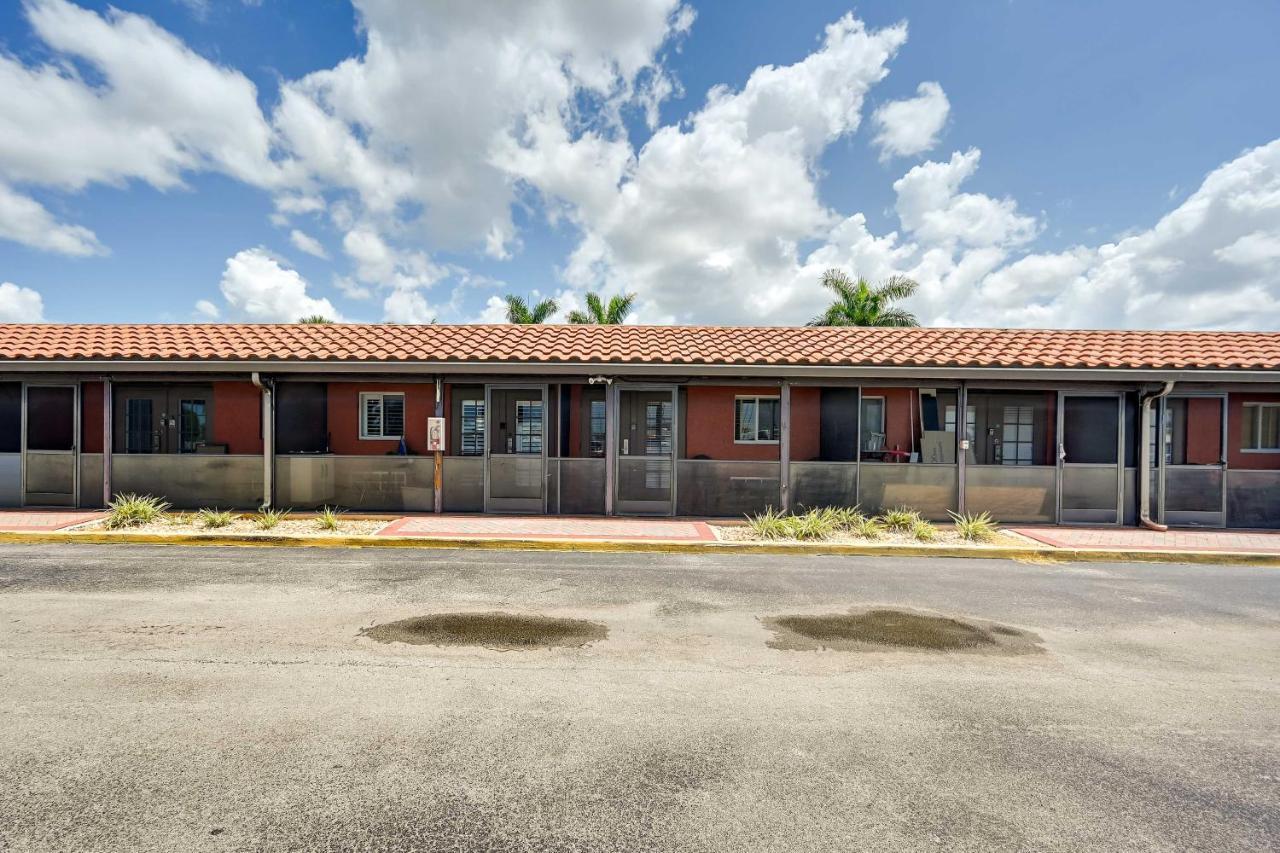 Sunny Escape With Heated Community Pool! Apartment