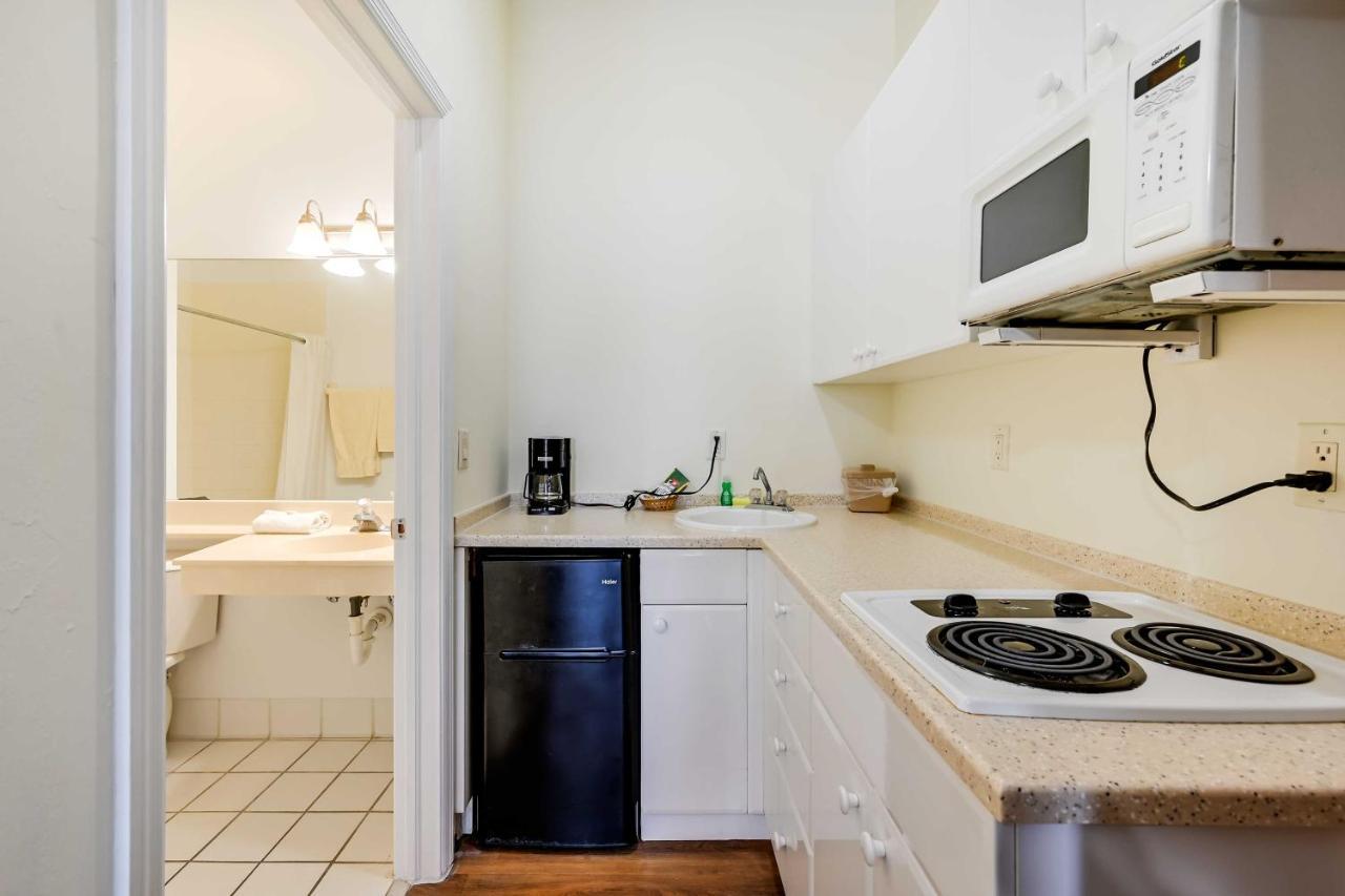 Retreat With Screened Porch And Charcoal Grill Apartment