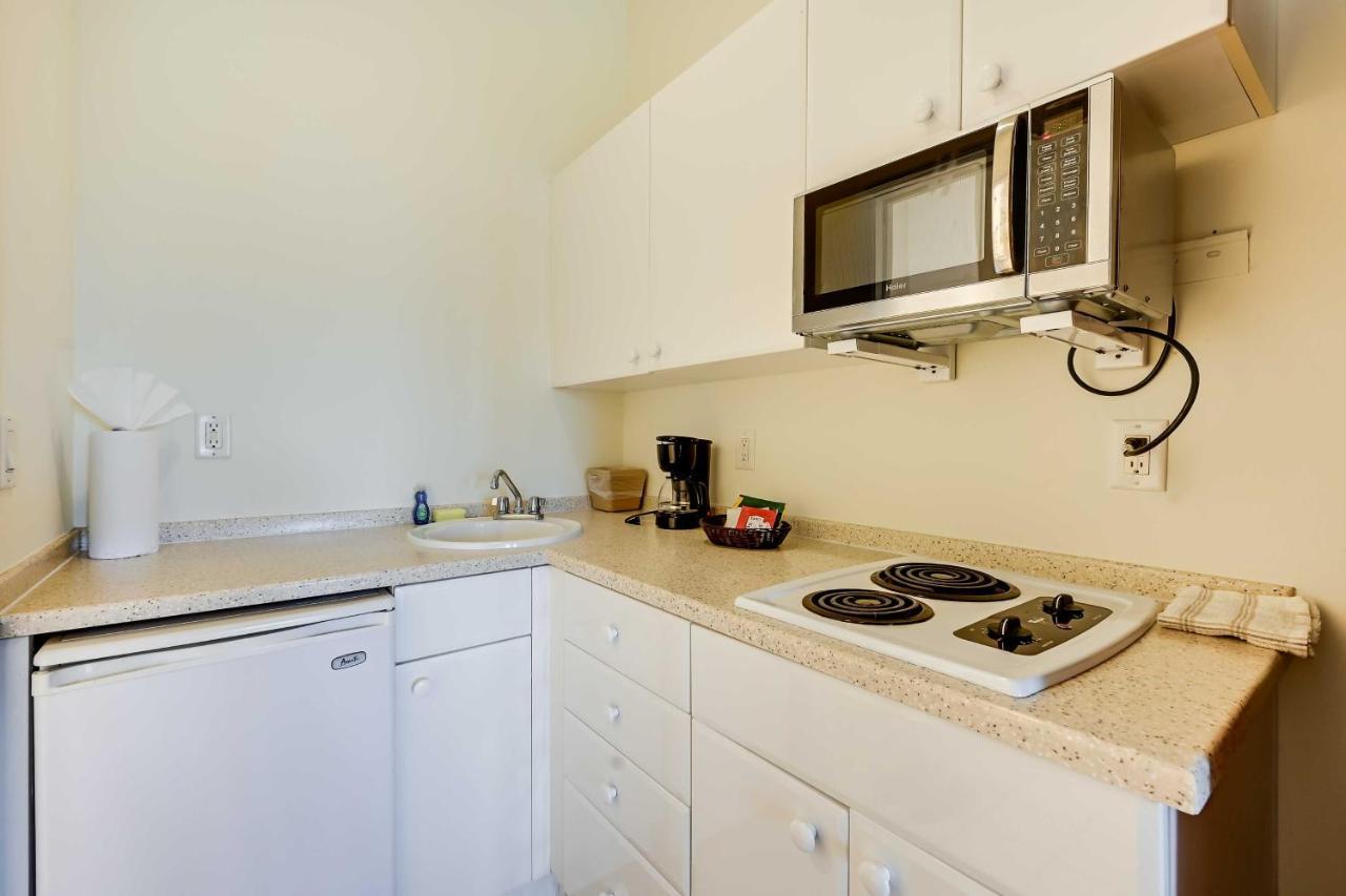 Apartment Hideaway With Amenities! *