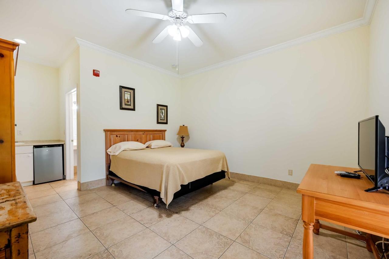 Getaway With Fire Pit And Grill! Naples