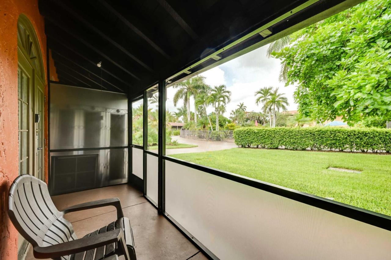 Apartment With Canal Access! Naples