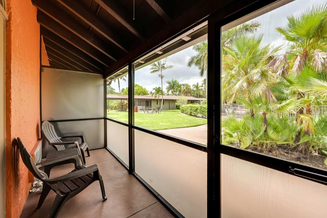 Apartment With Community Pool And Tennis Courts!