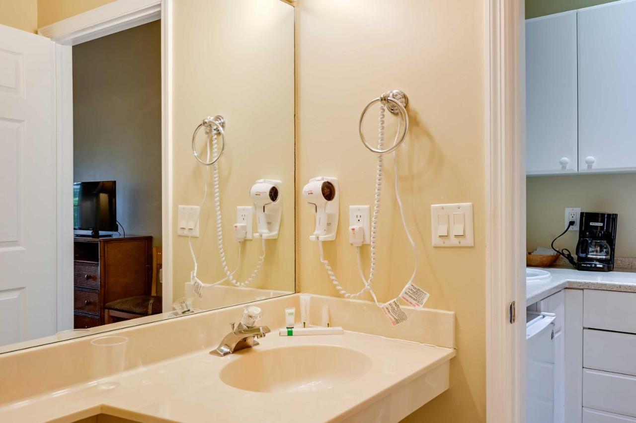 Apartment Escape With Community Pool And Marina View! *