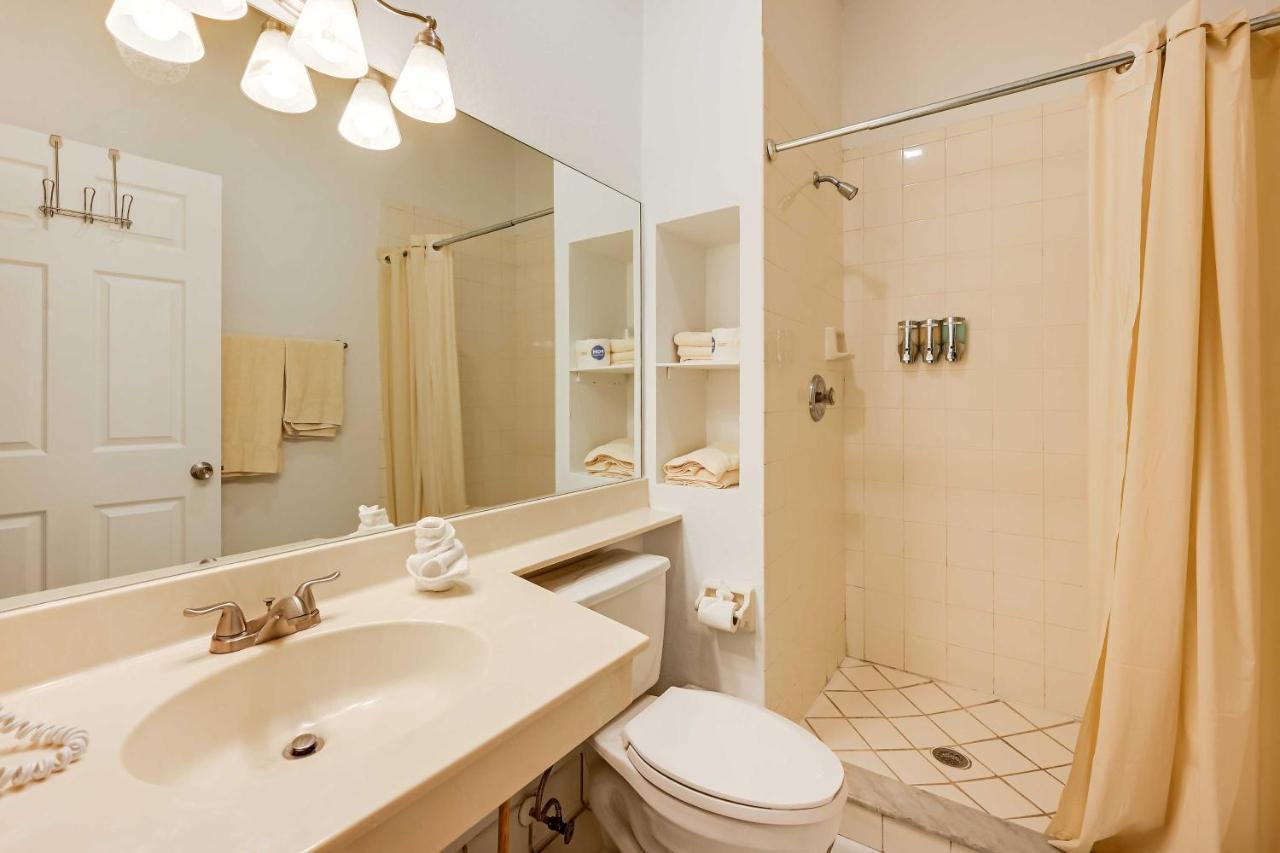 Cozy Retreat With Community Pool And Water View Apartment Naples