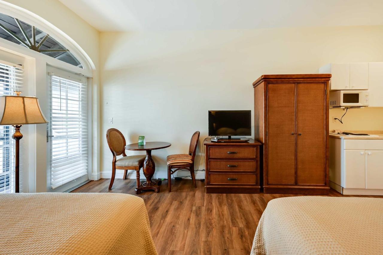 Apartment Quaint With Community Fitness Center *
