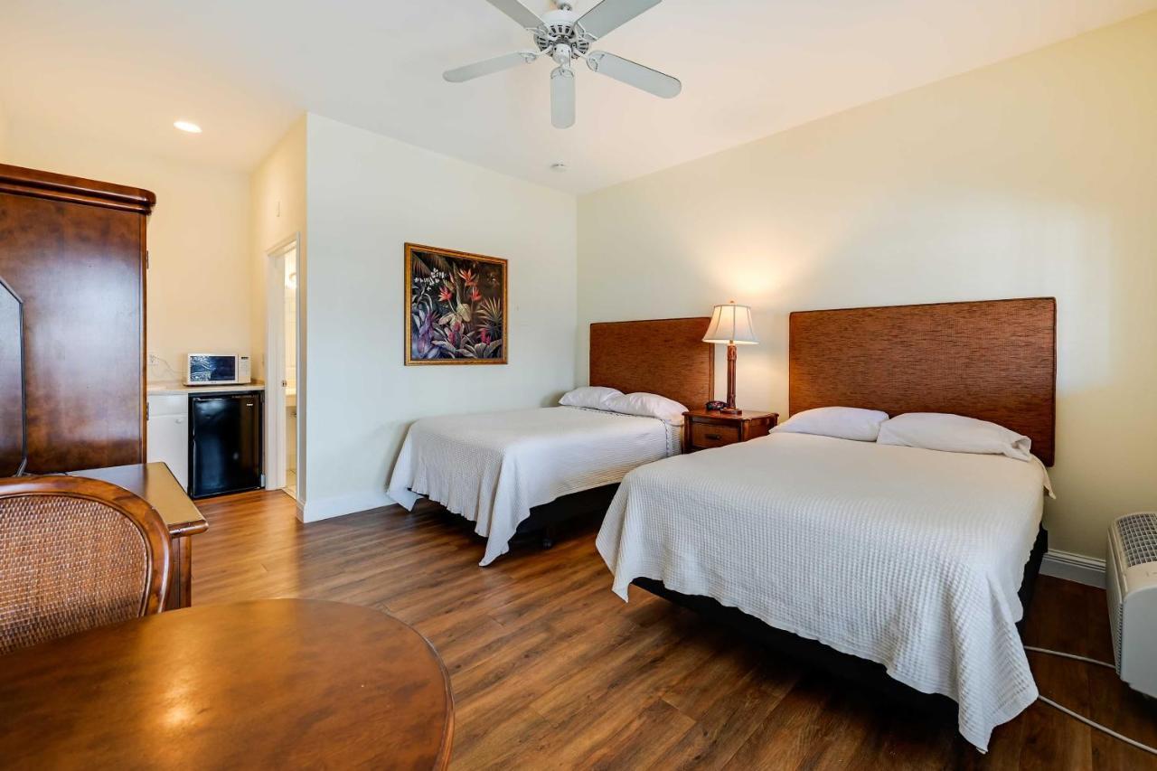 Sunny Escape With Heated Community Pool! Apartment Naples