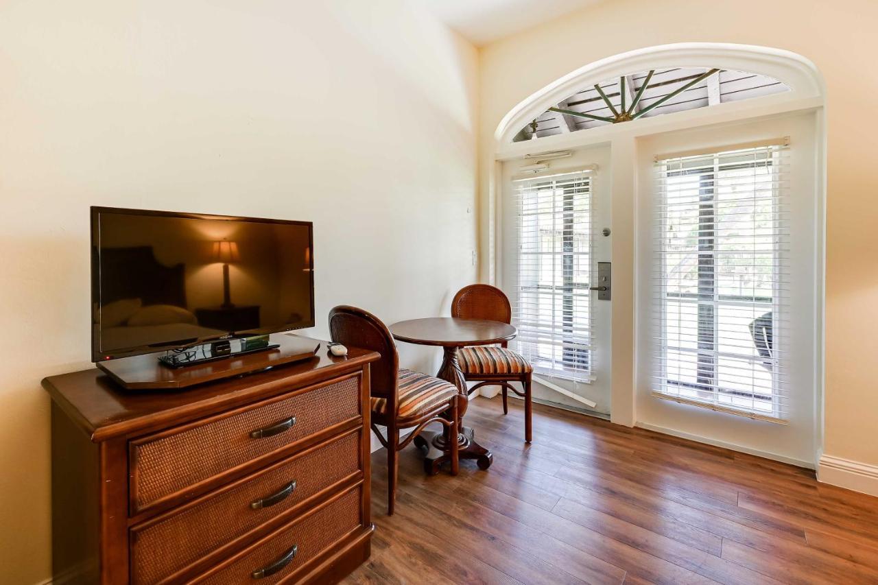 Apartment Vacation Close To Parks And Beaches! Naples
