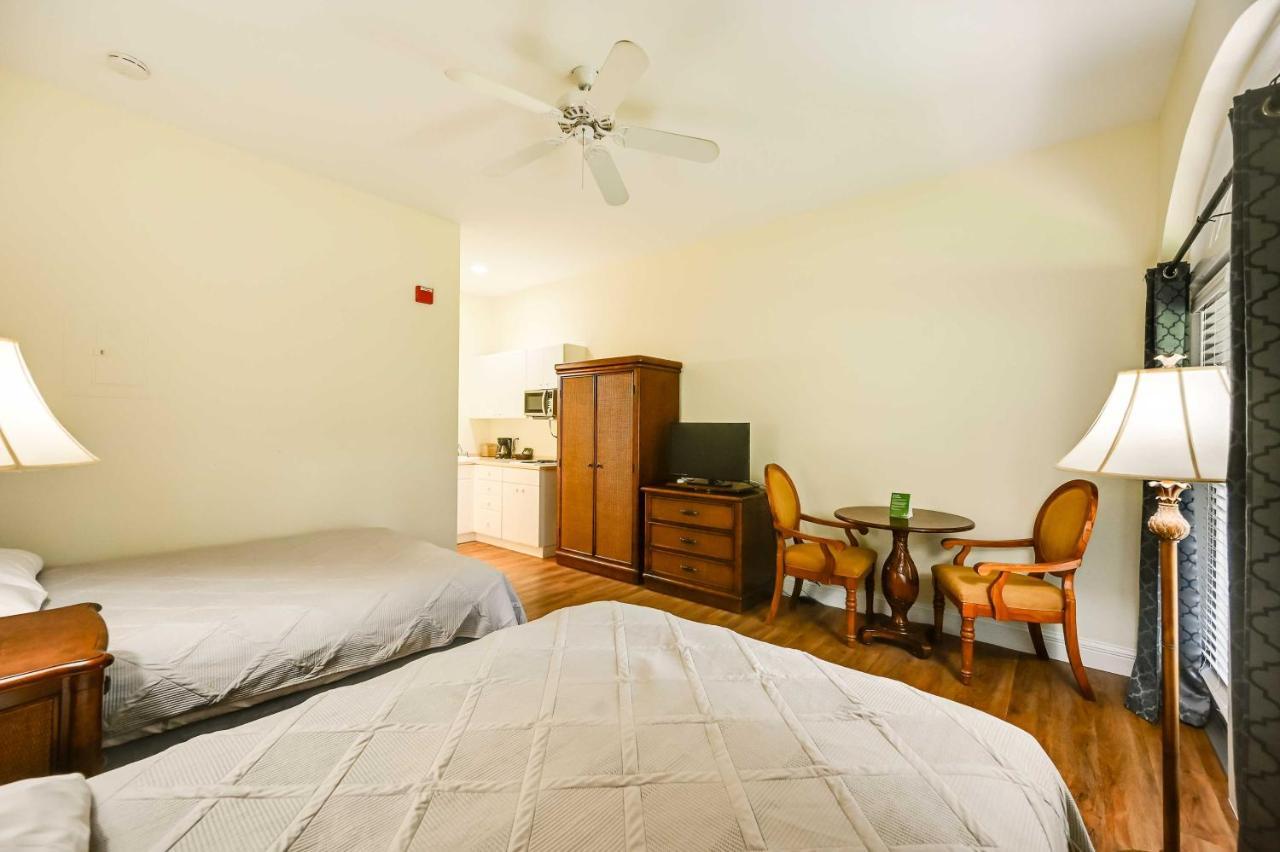 With Canal Access! Apartment *