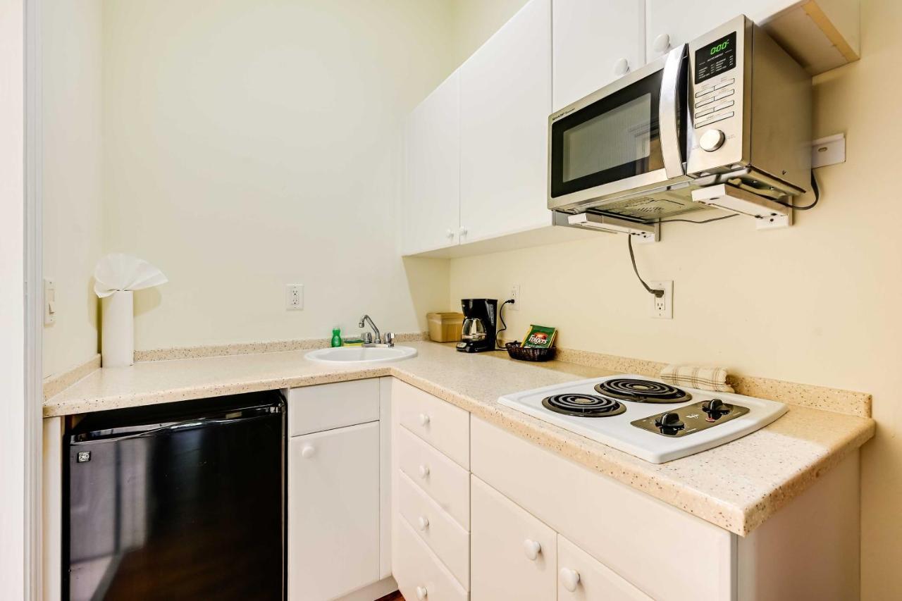 Apartment With Canal Access!