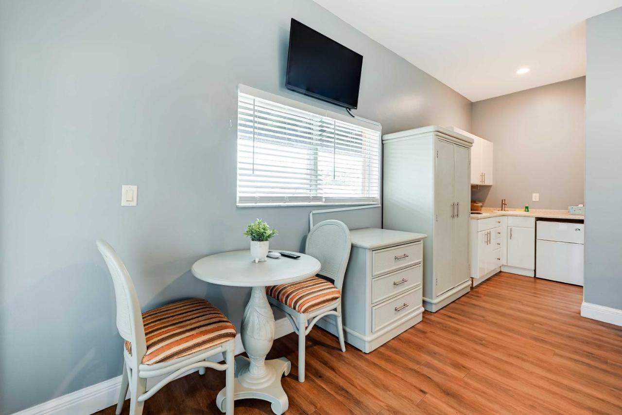With Screened Patio And Amenities