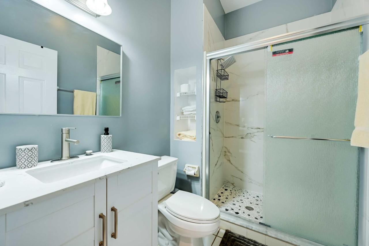 With Screened Patio And Amenities Apartment Naples