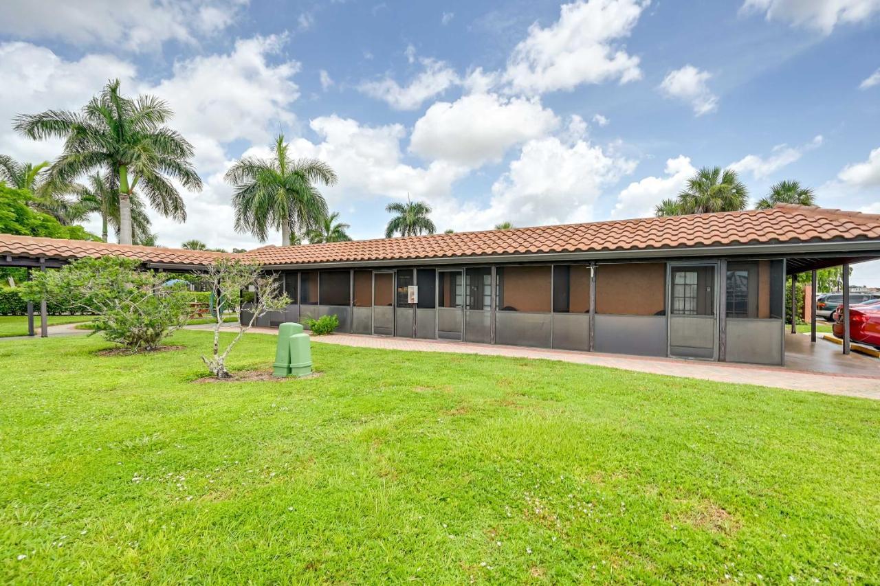 Hideaway With Amenities! Naples