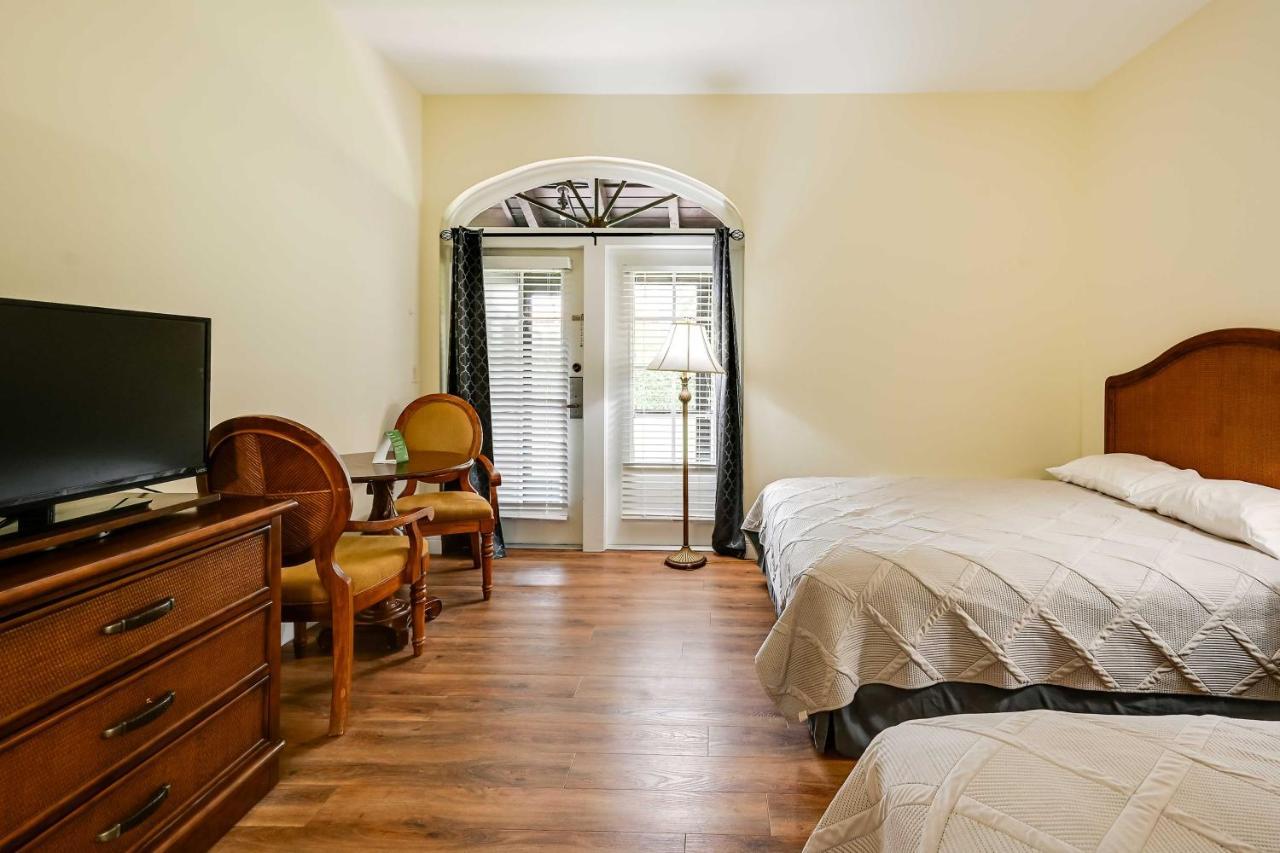 With Canal Access! Apartment *