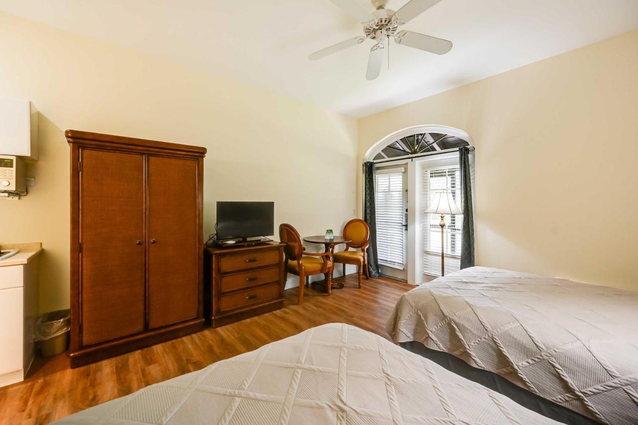 Apartment With Canal Access!