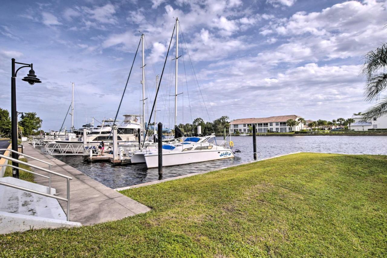 Apartment With Community Pool And Tennis Courts!
