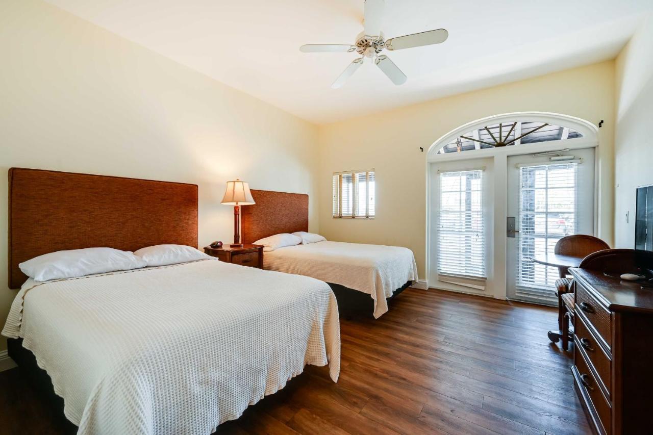 Sunny Escape With Heated Community Pool! Apartment
