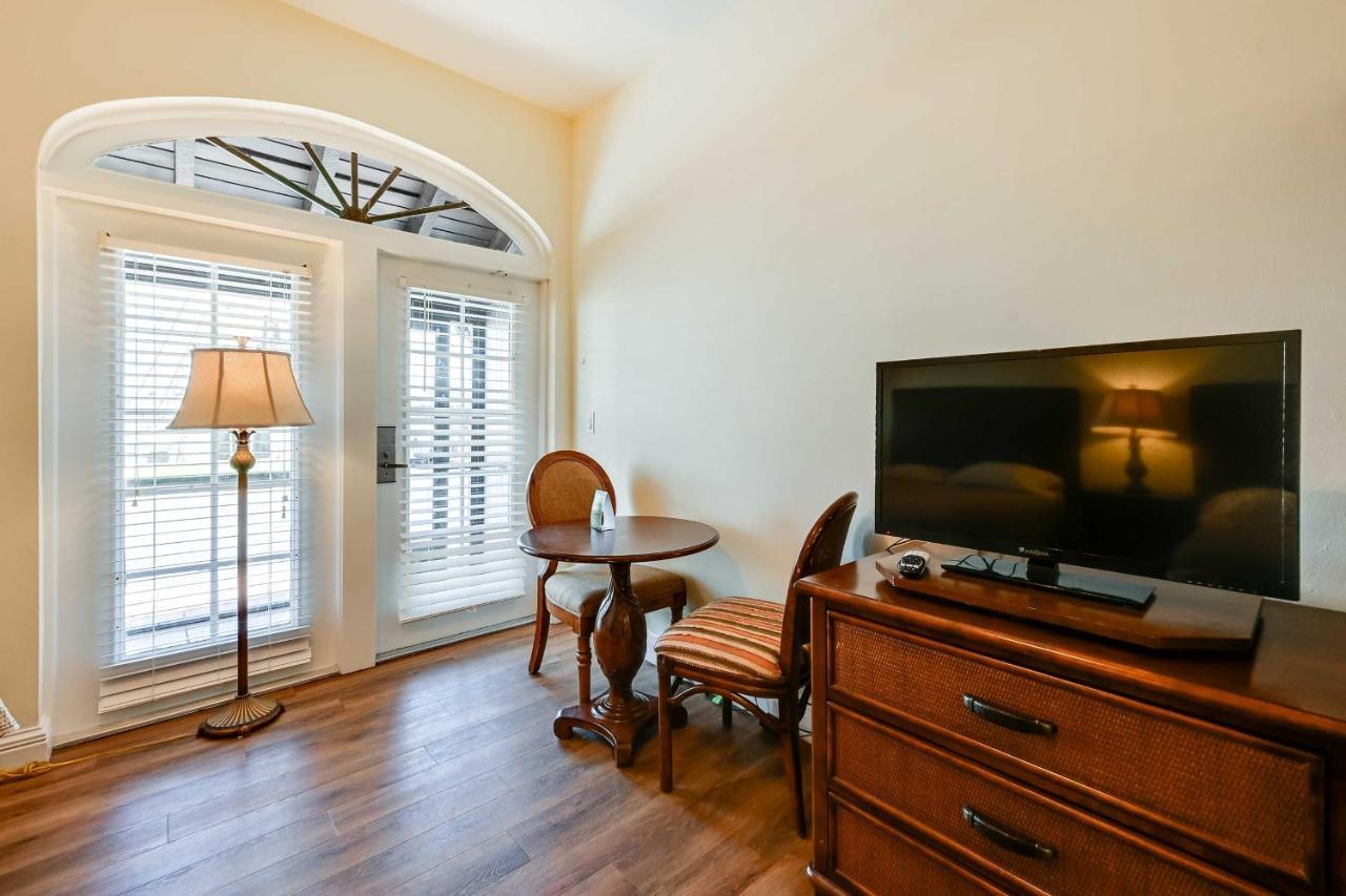 Quaint With Community Fitness Center Apartment *