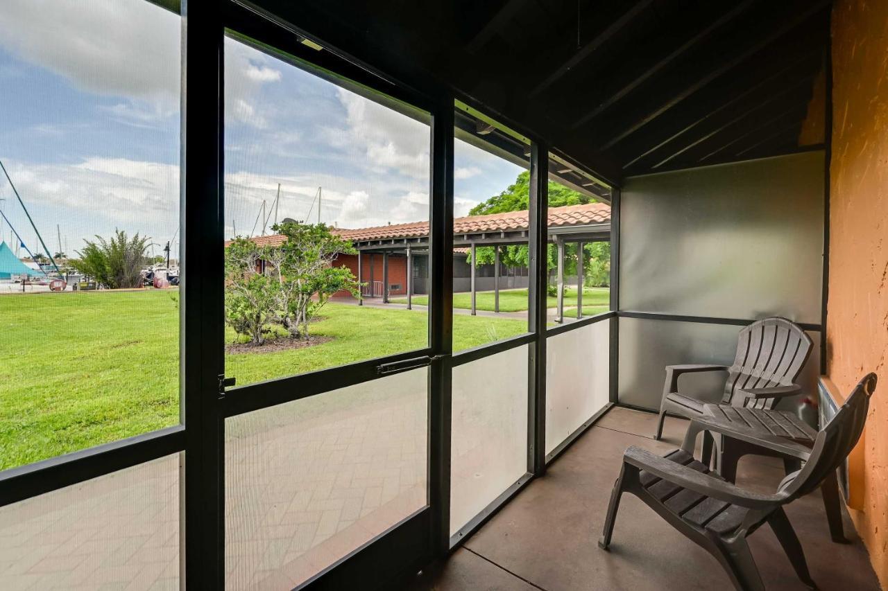 Hideaway With Amenities! Apartment