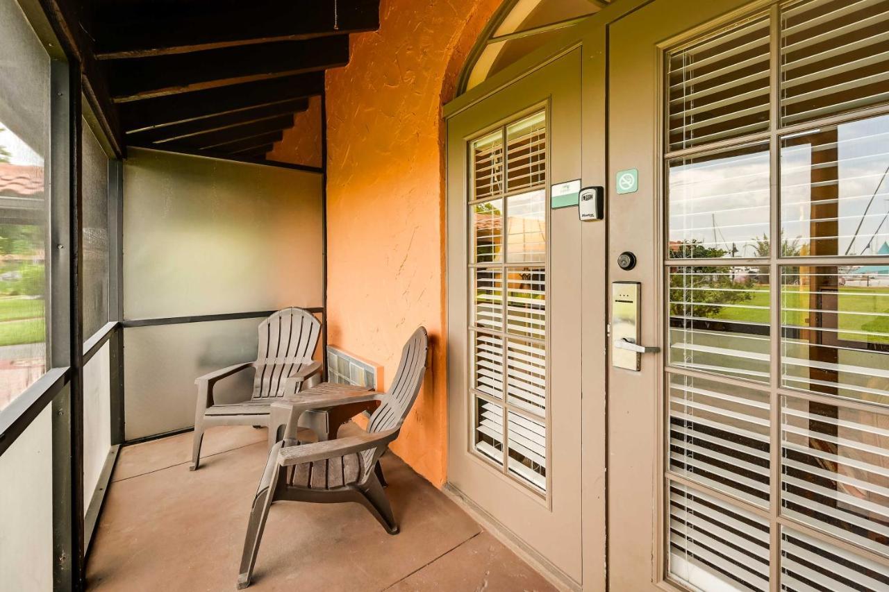 Hideaway With Amenities! * Naples