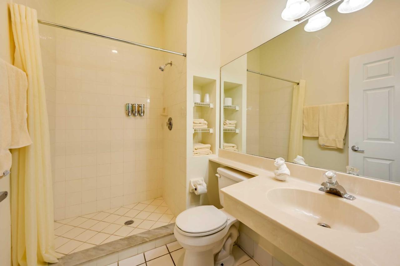 With Canal Access! Apartment Naples