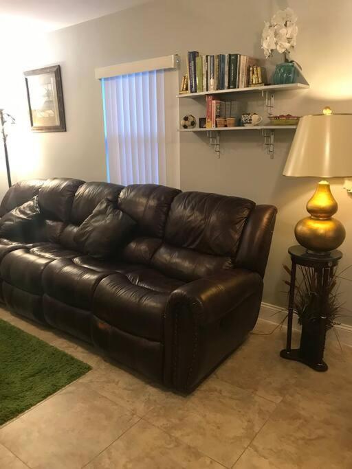 Apartment Roomy Recently Renovated Apt. Naples