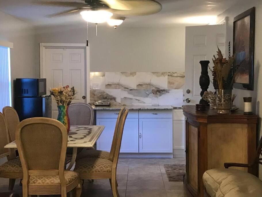 Roomy Recently Renovated Apt. Naples