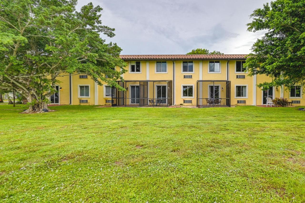 With Community Pool In Naples! Apartment