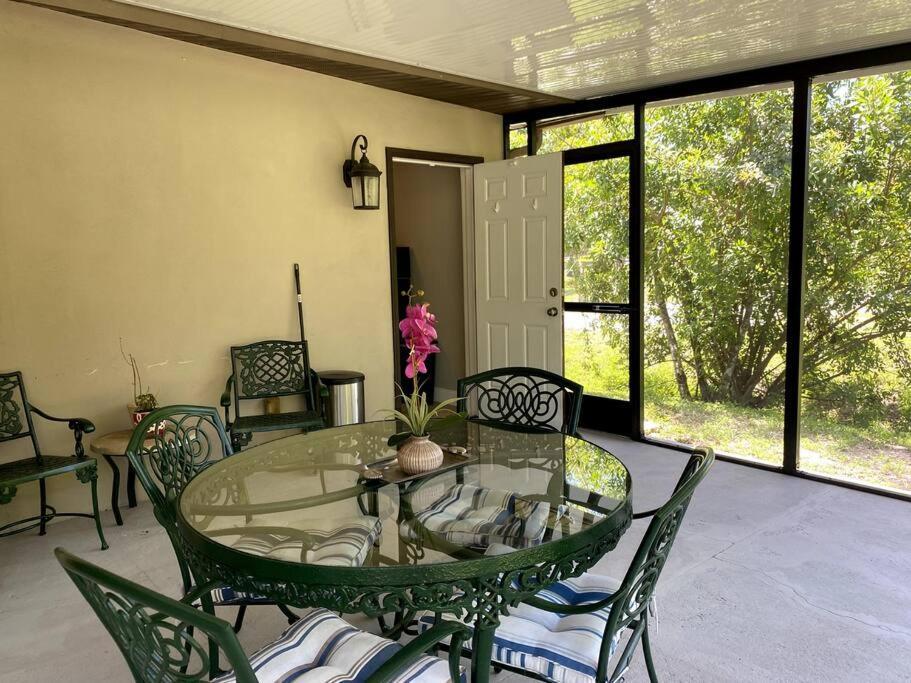 Roomy Recently Renovated Apt. Naples