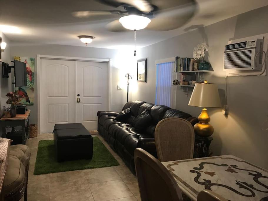 Roomy Recently Renovated Apt. * Naples