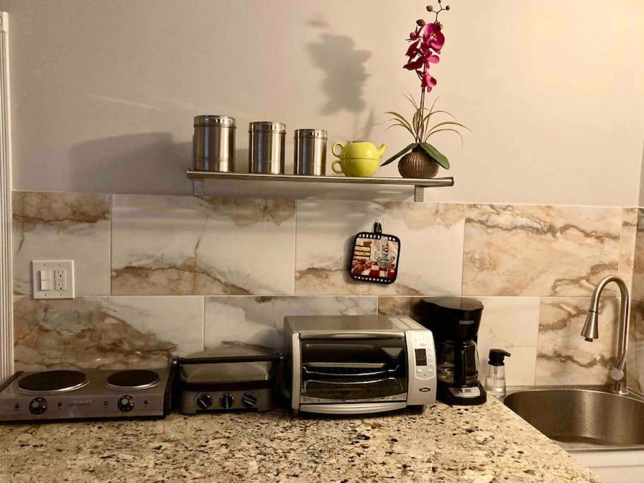 Roomy Recently Renovated Apt. * Naples